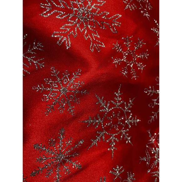 Tree Skirt Christmas Red & Silver Snowflakes 48" TREE SKIRT New! - Picture 3 of 13